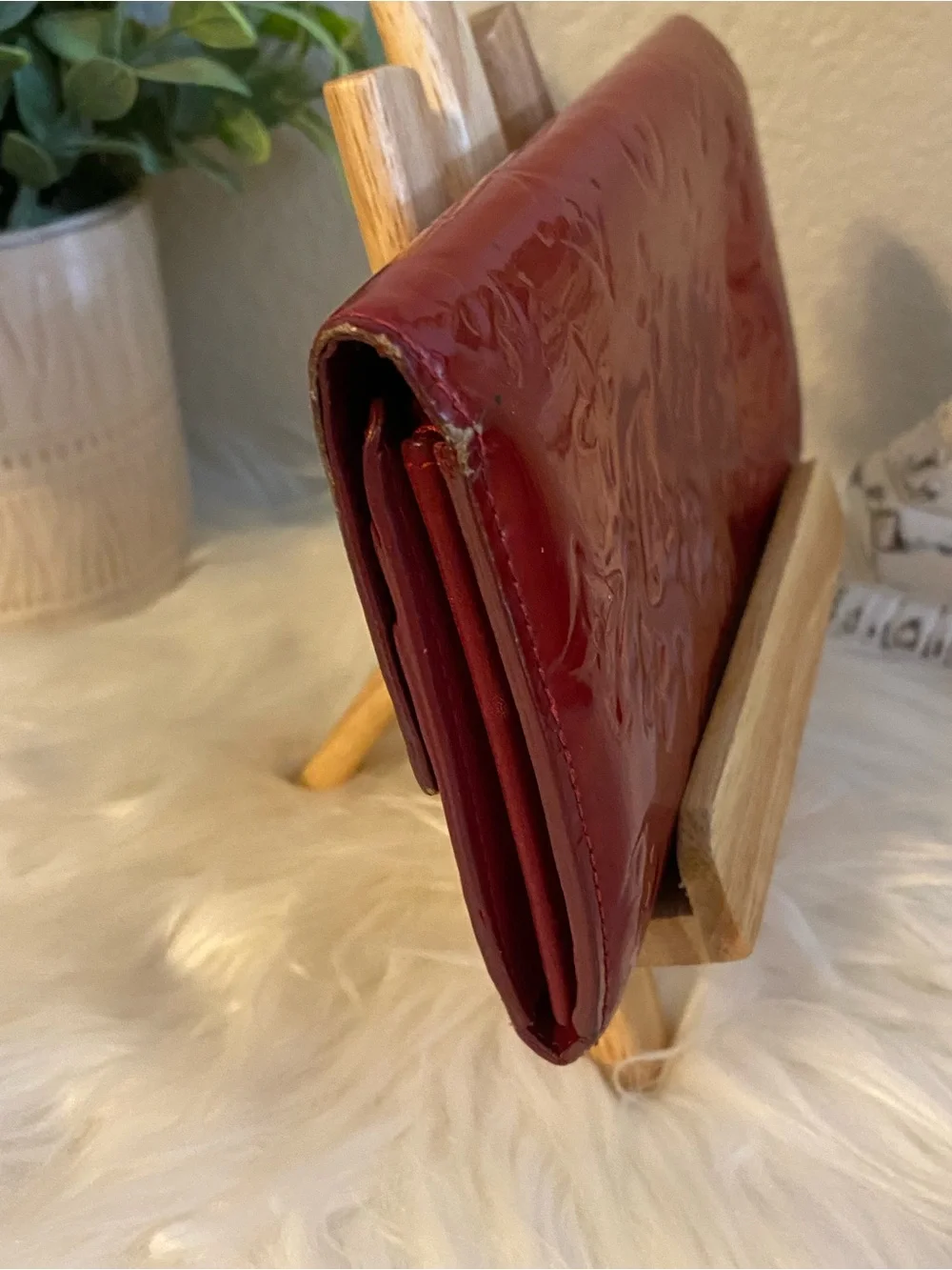 Louis Vuitton Monogram Vernis Sarah Wallet in Pomme d'Amour red patent leather